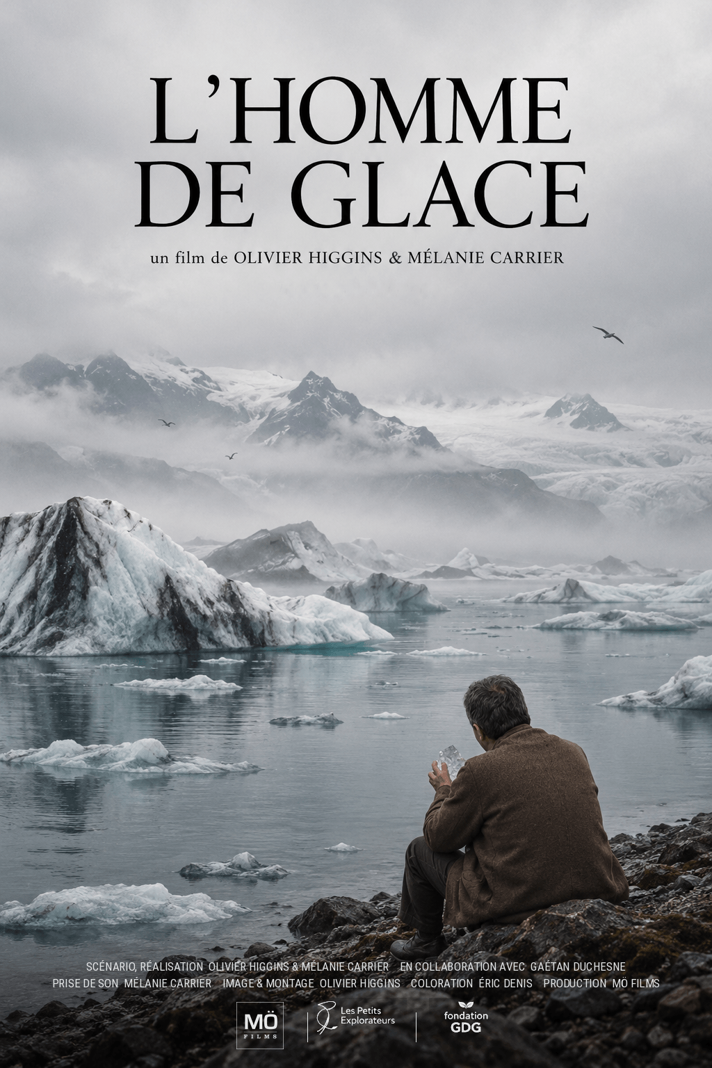 Affiche du court métrage L’Homme de glace d’Olivier Higgins et Mélanie Carrier, montrant un homme tenant un morceau de glace devant un paysage glaciaire.